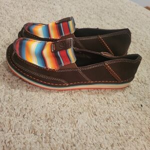 Womens ariat cruisers